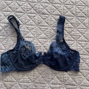 La Perla Bra SZ 36B
Unlined Blue Lace Cup Underwire Adjustable Pre Owned